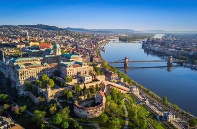 بهترین روشهای مهاجرت به مجارستان برای دانشجویان بینالمللی